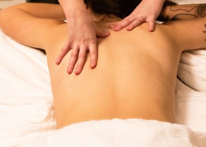 Ontspan en herstel: Ervaar de voordelen van Hot Stone Massage in Tilburg en Sportmassage in Veldhoven