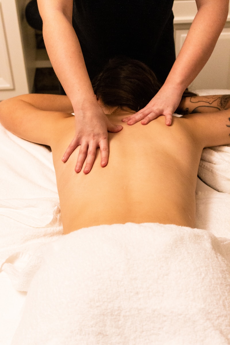 Ontspan en herstel: Ervaar de voordelen van Hot Stone Massage in Tilburg en Sportmassage in Veldhoven